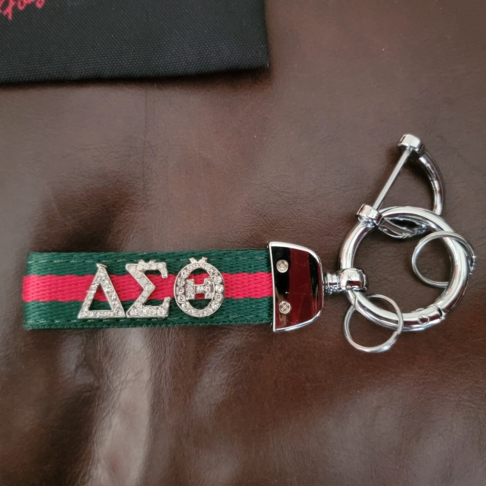 SPECIAL SALE.  DST makeup bag with earrings and keychain. - Picture 2 of 4